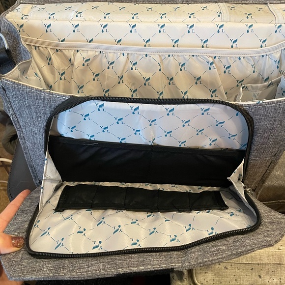 SOLD - Young Living Essential Oils messenger bag - Picture 2 of 3